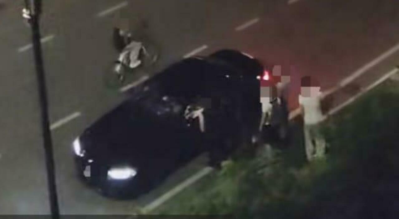 schiamazzi e urla in piazza fino a tarda notte i residenti chiamiamo ogni sera le forze dell ordine ma appena se ne vanno i ragazzi tornano da Ilgazzettino.it schiamazzi e urla in piazza fino a tarda notte i residenti chiamiamo ogni sera le forze dell ordine ma appena se ne vanno i ragazzi tornano