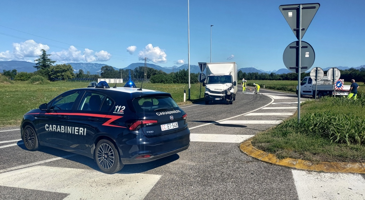 scontro tra moto e furgone alla rotonda tentano di rianimare il motociclista ma invano muore un 55enne di conegliano da Ilgazzettino.it scontro tra moto e furgone alla rotonda tentano di rianimare il motociclista ma invano muore un 55enne di conegliano