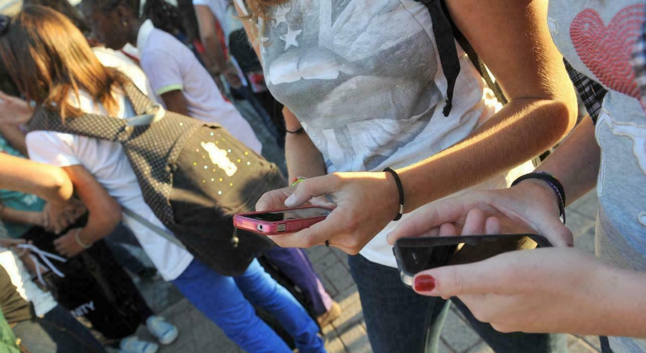 Genitori e studenti del liceo Canova ricevono una circolare sull'uso corretto delle chat e rispetto della privacy