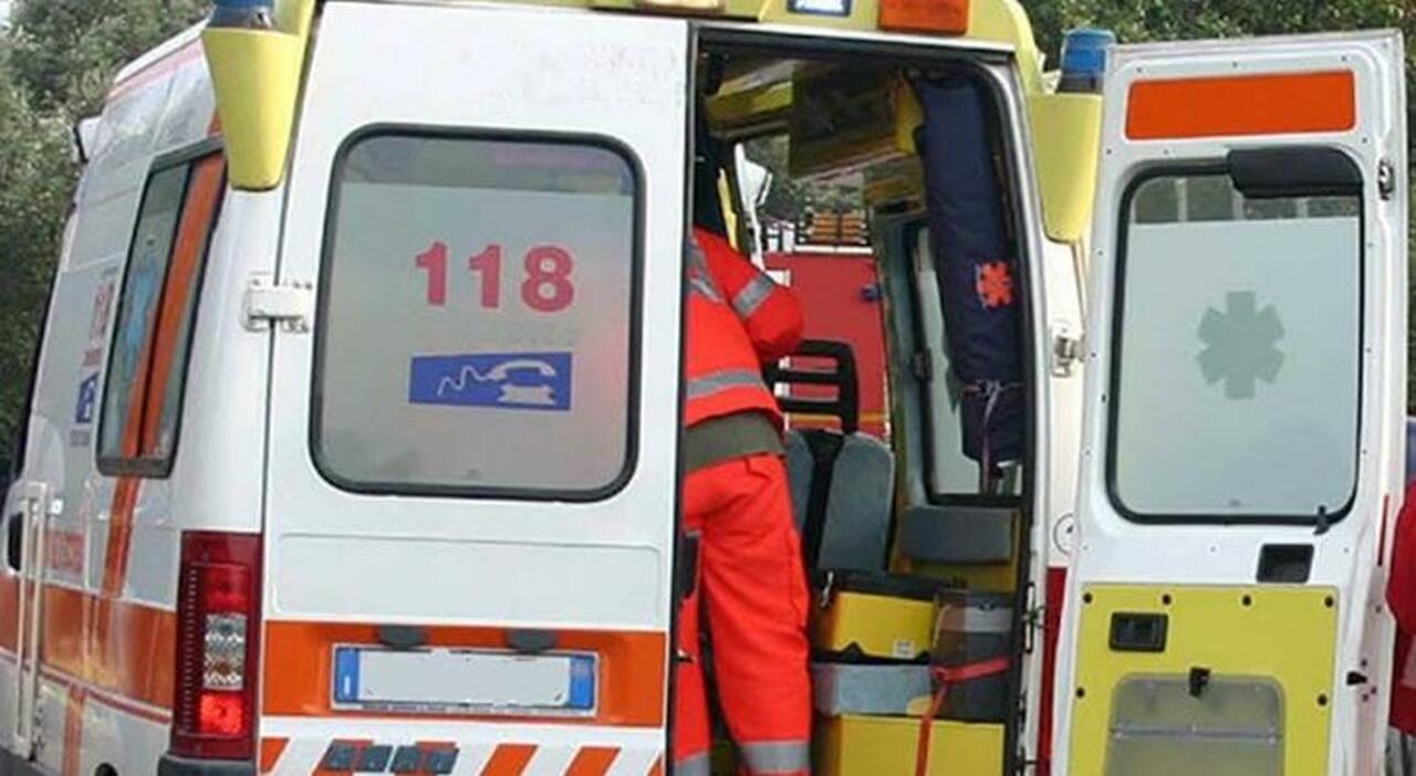 pronta unambulanza a pochi metri ma il malato deve aspettarne unaltra da Corriereadriatico.it pronta unambulanza a pochi metri ma il malato deve aspettarne unaltra