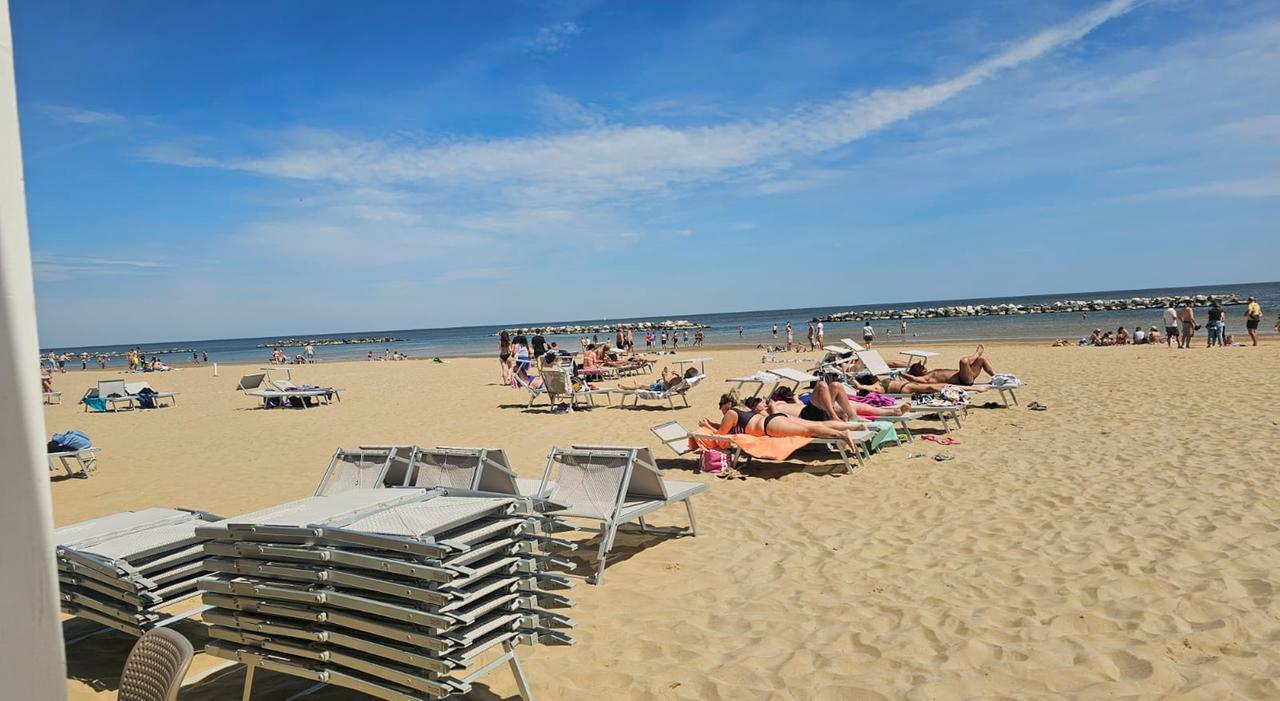 l estate in spiaggia 232 agli sgoccioli all orizzonte c 232 la bolkestein i balneari marchigiani ancora incertezza sulle aste 2027 da Corriereadriatico.it l estate in spiaggia 232 agli sgoccioli all orizzonte c 232 la bolkestein i balneari marchigiani ancora incertezza sulle aste 2027