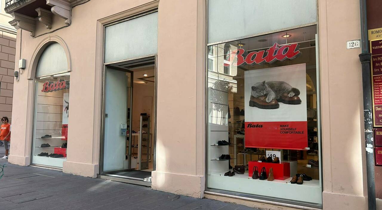 il grande tetris in centro ad ancona bata chiude sbarca brunelli e cambia la geografia dei negozi da Corriereadriatico.it il grande tetris in centro ad ancona bata chiude sbarca brunelli e cambia la geografia dei negozi