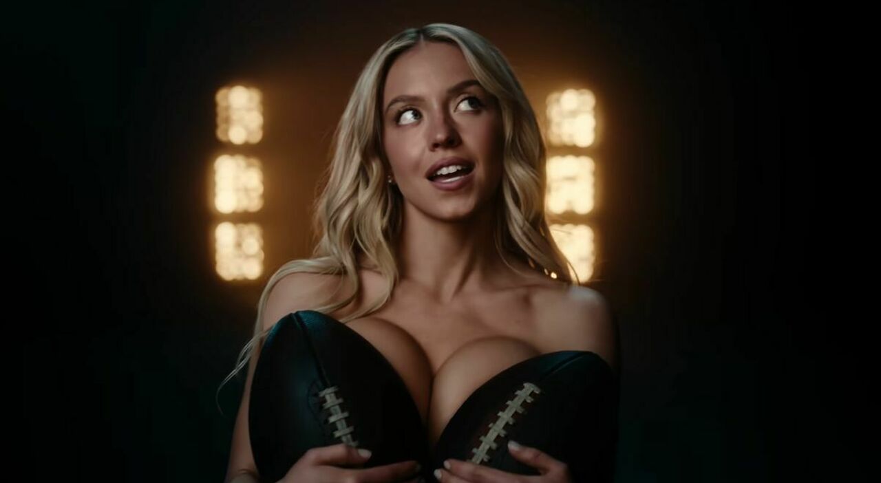 https://statics.cedscdn.it/photos/MED_HIGH/2026/09/14/9762598_14144323_sydney_sweeney_sport_ad_novig_polemica.jpg