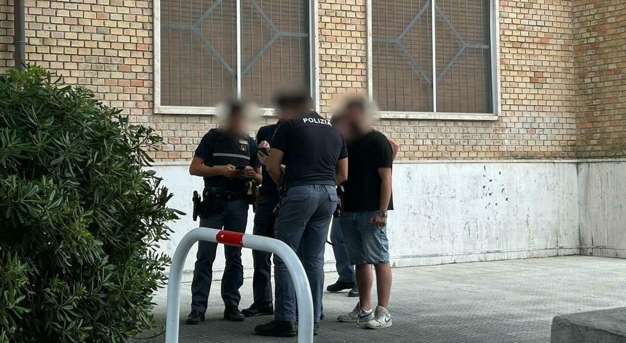 primo giorno di scuola ad alta tensione ad ancona madre si scaglia contro la figlia e scappa da Corriereadriatico.it primo giorno di scuola ad alta tensione ad ancona madre si scaglia contro la figlia e scappa