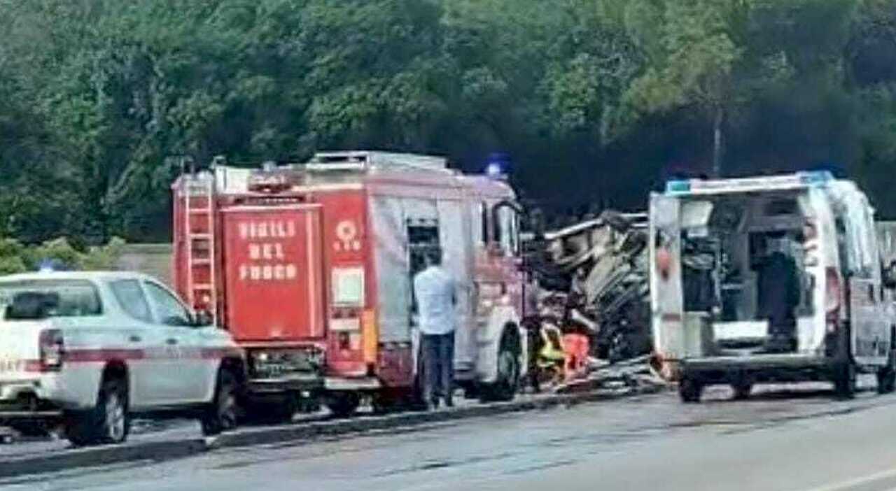 incidente sulla statale 275 furgone si ribalta tre feriti da Quotidianodipuglia.it incidente sulla statale 275 furgone si ribalta tre feriti
