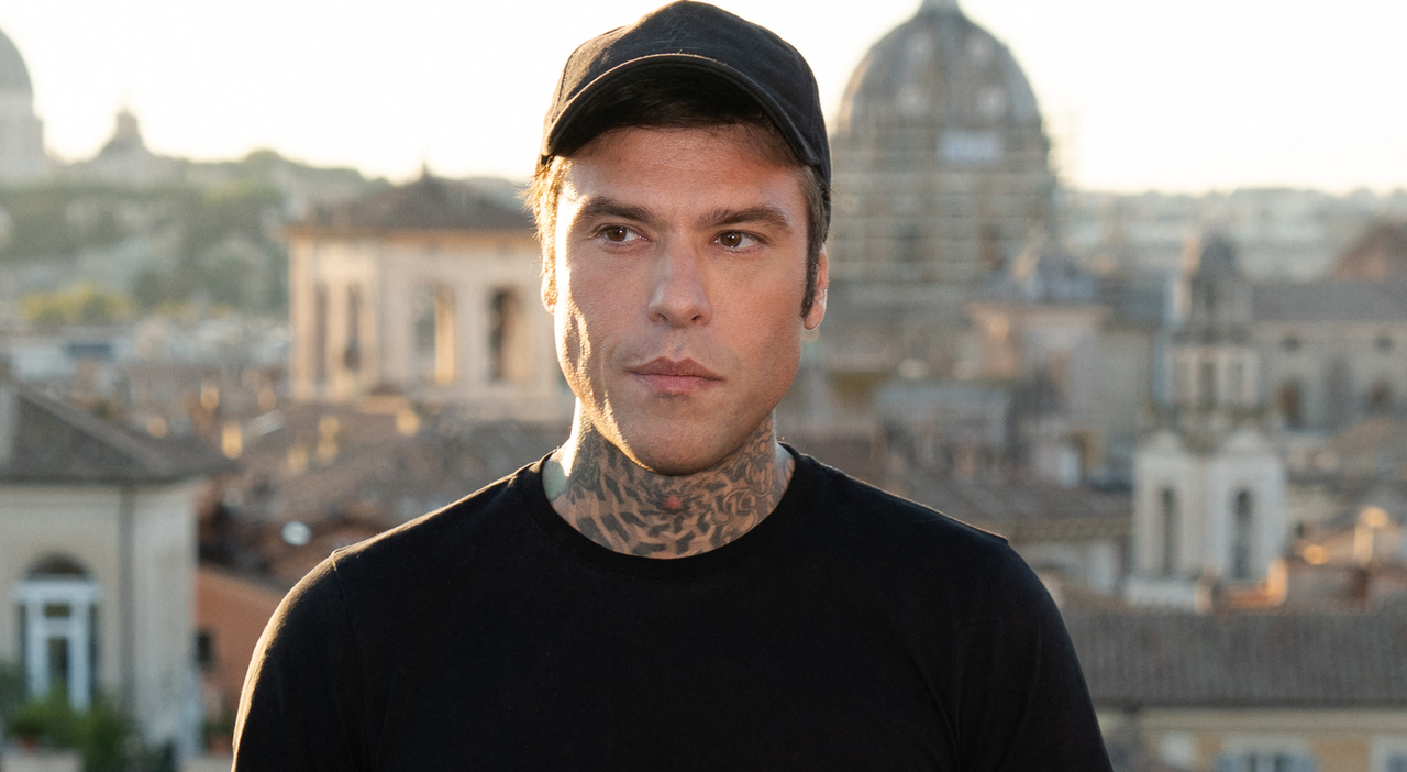 https://statics.cedscdn.it/photos/MED_HIGH/2026/09/16/9766472_16092009_fedez_pulp_podcast_beppe_grillo_roast_in_peace.jpg