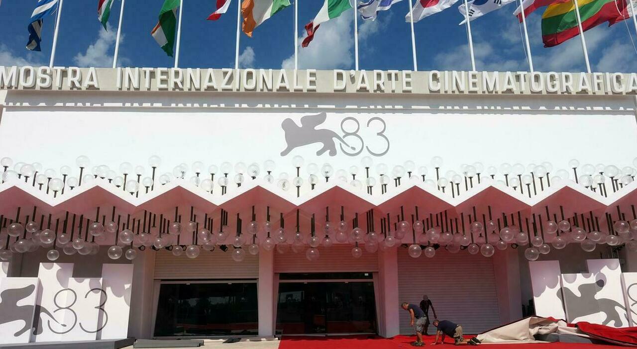 https://statics.cedscdn.it/photos/MED_HIGH/2026/09/16/9766889_16143738_caffe_prezzo_mostra_del_cinema_venezia_hotel_excelsior.jpg