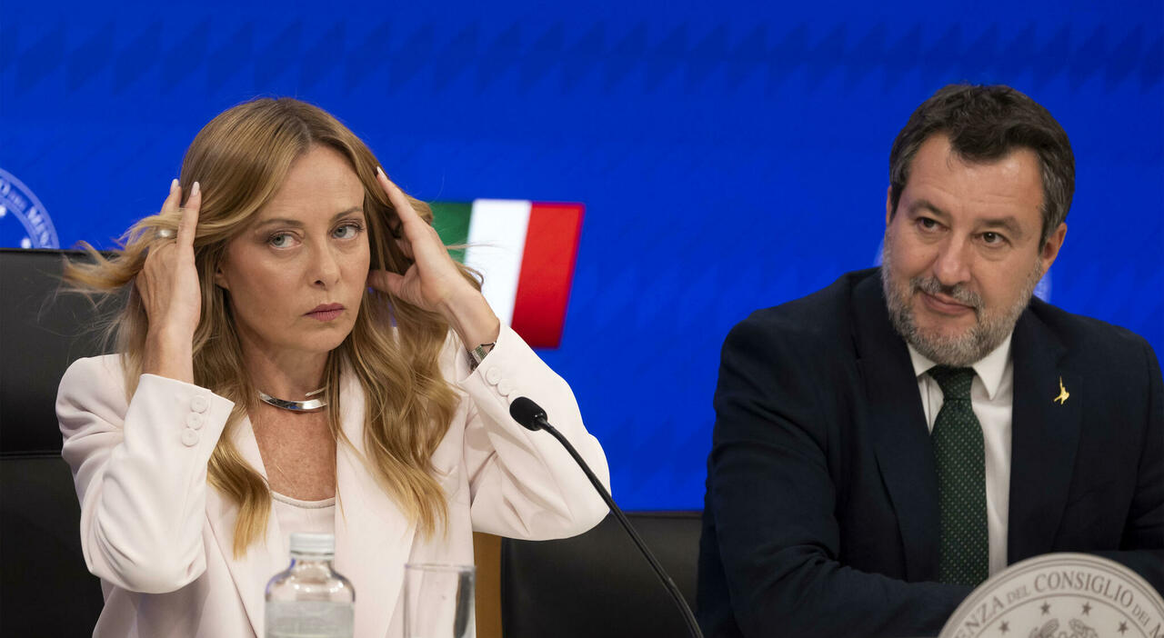 https://statics.cedscdn.it/photos/MED_HIGH/2026/09/17/9768823_17092011_bollo_auto_moto_salvini_rilancia_superbollo_taxi_partite_iva_ferrari.jpg