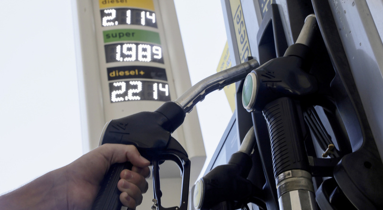 https://statics.cedscdn.it/photos/MED_HIGH/2026/09/17/9768904_17103927_carburanti_prezzo_oggi_benzina_gasolio_autostrada_citta.jpg