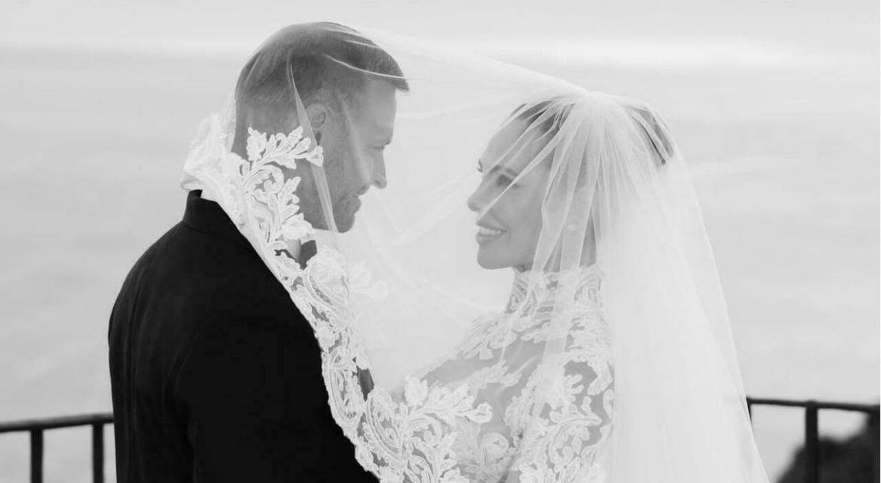 https://statics.cedscdn.it/photos/MED_HIGH/2026/09/17/9769304_17160133_ilary_blasi_bastian_muller_foto_matrimonio_segreto.jpg