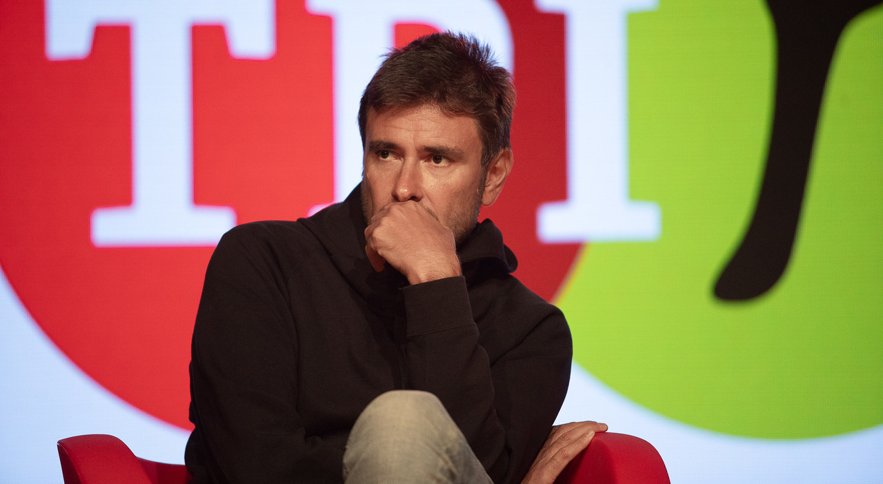 https://statics.cedscdn.it/photos/MED_HIGH/2026/09/17/9769417_17172034_alessandro_dibattista_come_sta_ricoverato_gemelli_cosa_sappiamo_oggi.jpg