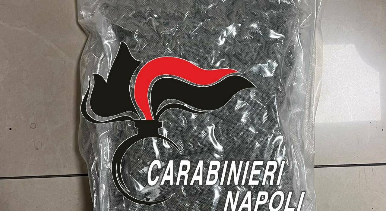 droga a napoli lamnesia scorre tra i vicoli i carabinieri arrestano due ragazzi pusher da Ilmattino.it droga a napoli lamnesia scorre tra i vicoli i carabinieri arrestano due ragazzi pusher