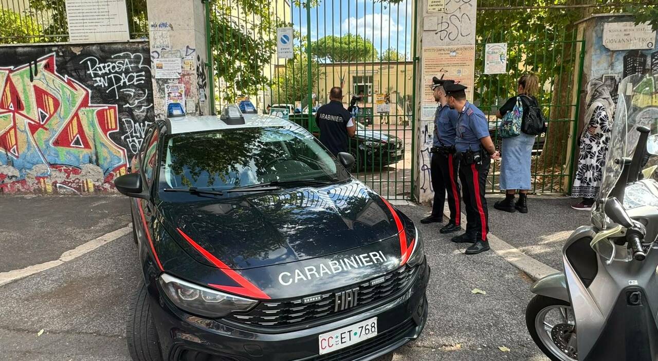 https://statics.cedscdn.it/photos/MED_HIGH/2026/09/18/9771070_18114230_scuola_roma_accoltella.jpg