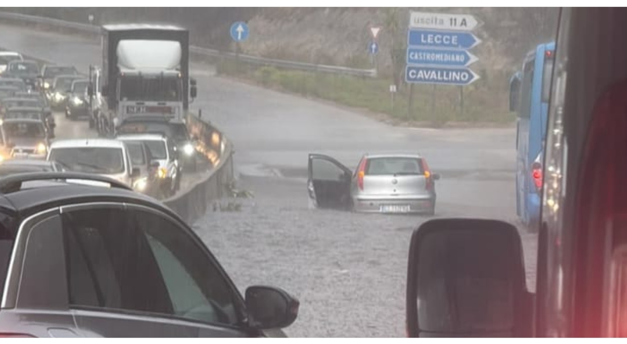 bomba d acqua in salento un ora di pioggia intensa strade come fiumi e auto in panne da Quotidianodipuglia.it bomba d acqua in salento un ora di pioggia intensa strade come fiumi e auto in panne
