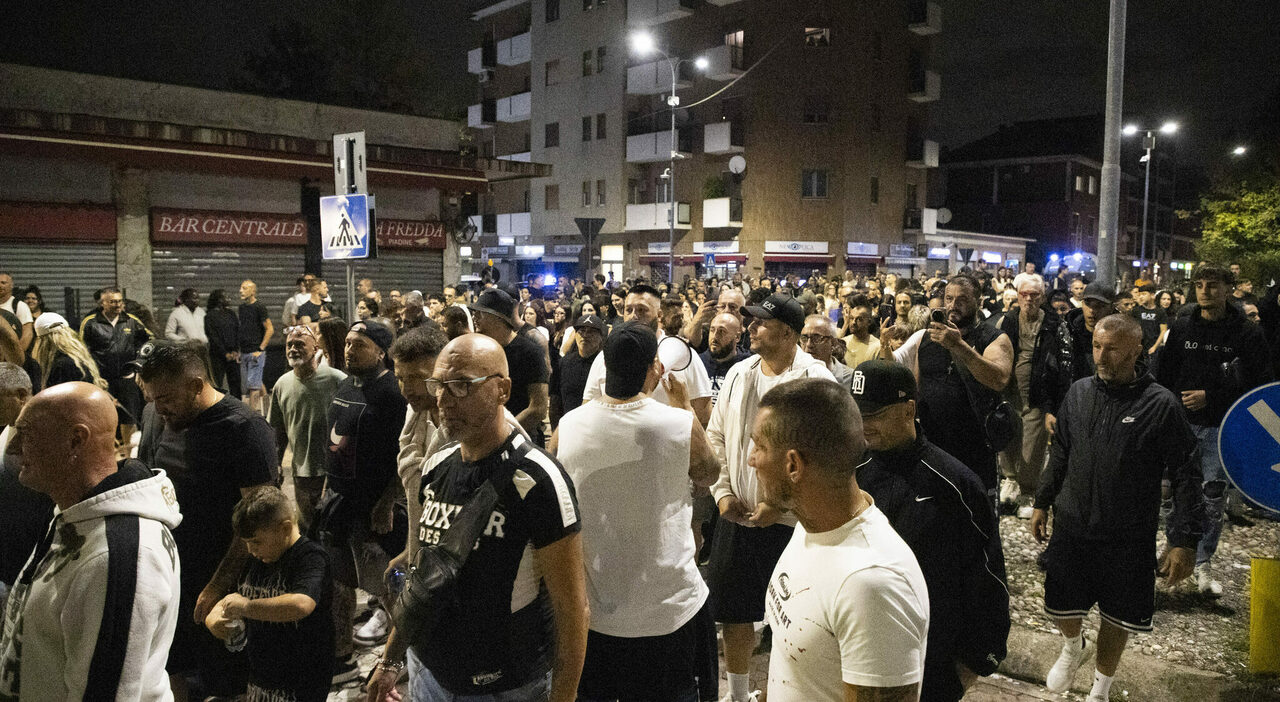https://statics.cedscdn.it/photos/MED_HIGH/2026/09/19/9773102_19120221_rozzano_cittadini_rabbia_donna_aggredita_stufi_degrado_no_razzismo_oggi.jpg