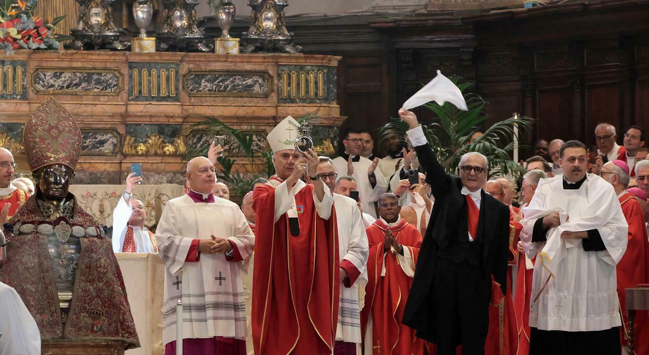 san gennaro miracolo ok doppio monito di battaglia vogliamo pace no ai clan da Ilmattino.it san gennaro miracolo ok doppio monito di battaglia vogliamo pace no ai clan