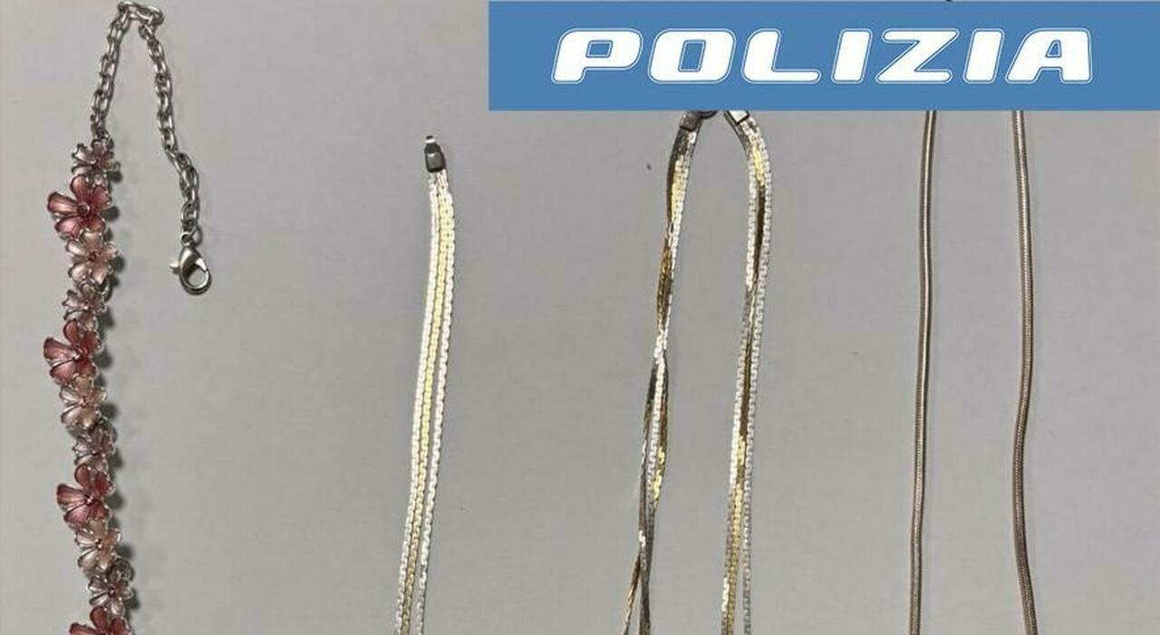 finti carabinieri truffano un anziana e scappano con gioielli e 77mila euro in contanti la polizia li ferma perch233 senza cinture di sicurezza denunciati da Ilgazzettino.it finti carabinieri truffano un anziana e scappano con gioielli e 77mila euro in contanti la polizia li ferma perch233 senza cinture di sicurezza denunciati