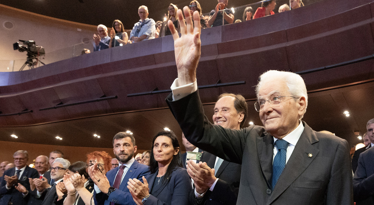 https://statics.cedscdn.it/photos/MED_HIGH/2026/09/20/9775310_20212451_sergio_mattarella_pordenonelegge.jpg