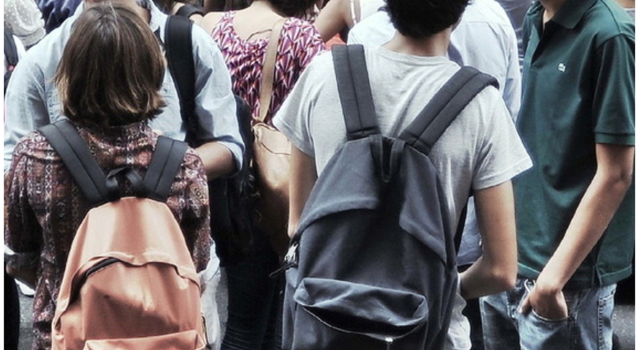 https://statics.cedscdn.it/photos/MED_HIGH/2026/09/21/9776464_21104715_scuola.jpg