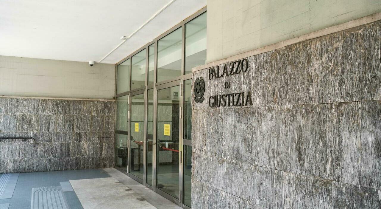 il figlio che frequenta la primina prende due note telefonata anonima al preside dopo le proteste della mamma ti riempio la testa di proiettili la donna a processo da Ilgazzettino.it il figlio che frequenta la primina prende due note telefonata anonima al preside dopo le proteste della mamma ti riempio la testa di proiettili la donna a processo