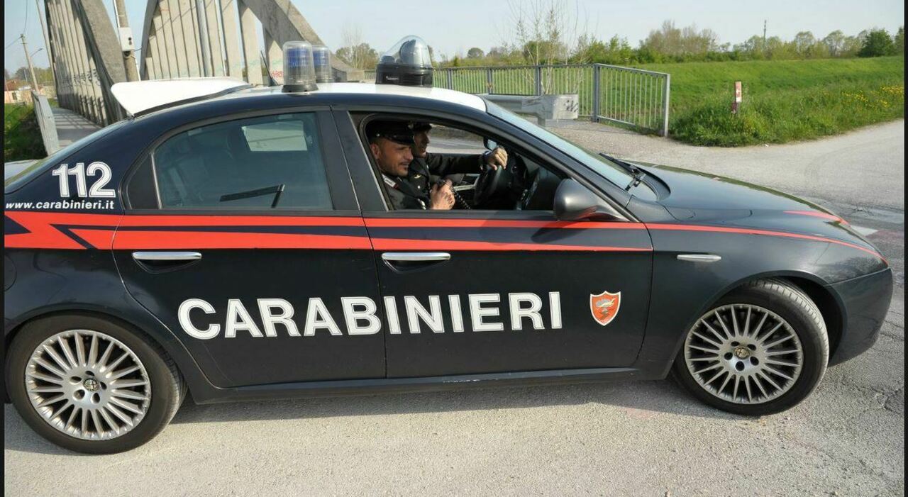 picchia il fratello in mezzo alla strada poi usa la figlioletta di un anno come scudo per non farsi arrestare dai carabinieri da Ilgazzettino.it picchia il fratello in mezzo alla strada poi usa la figlioletta di un anno come scudo per non farsi arrestare dai carabinieri