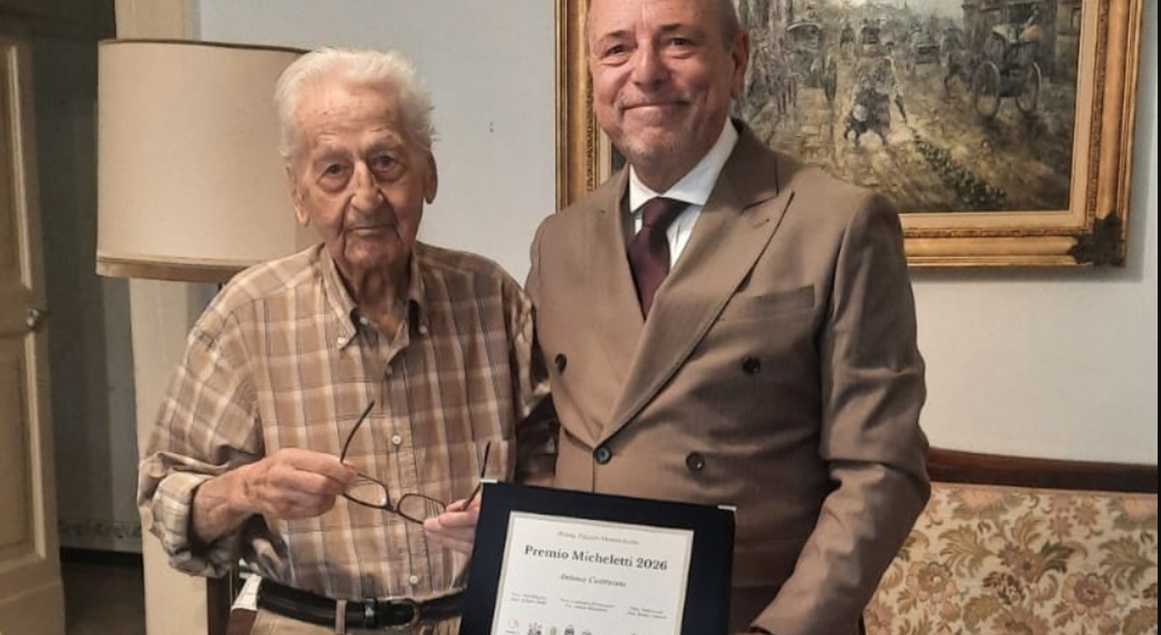 Il medico compie 102 anni ma cura ancora i pazienti