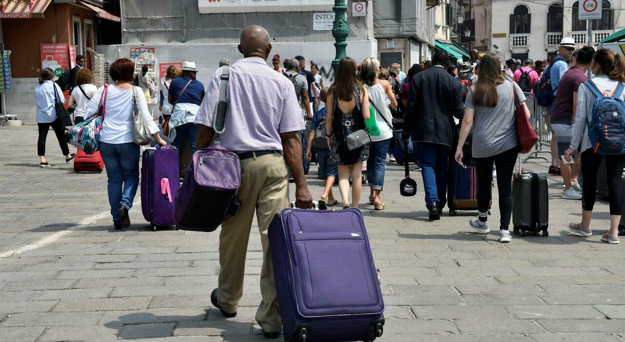 venezia residente 38enne scambiata per borseggiatrice e picchiata da due turisti la reazione 232 stata brutale mi hanno presa a calci da Ilgazzettino.it venezia residente 38enne scambiata per borseggiatrice e picchiata da due turisti la reazione 232 stata brutale mi hanno presa a calci
