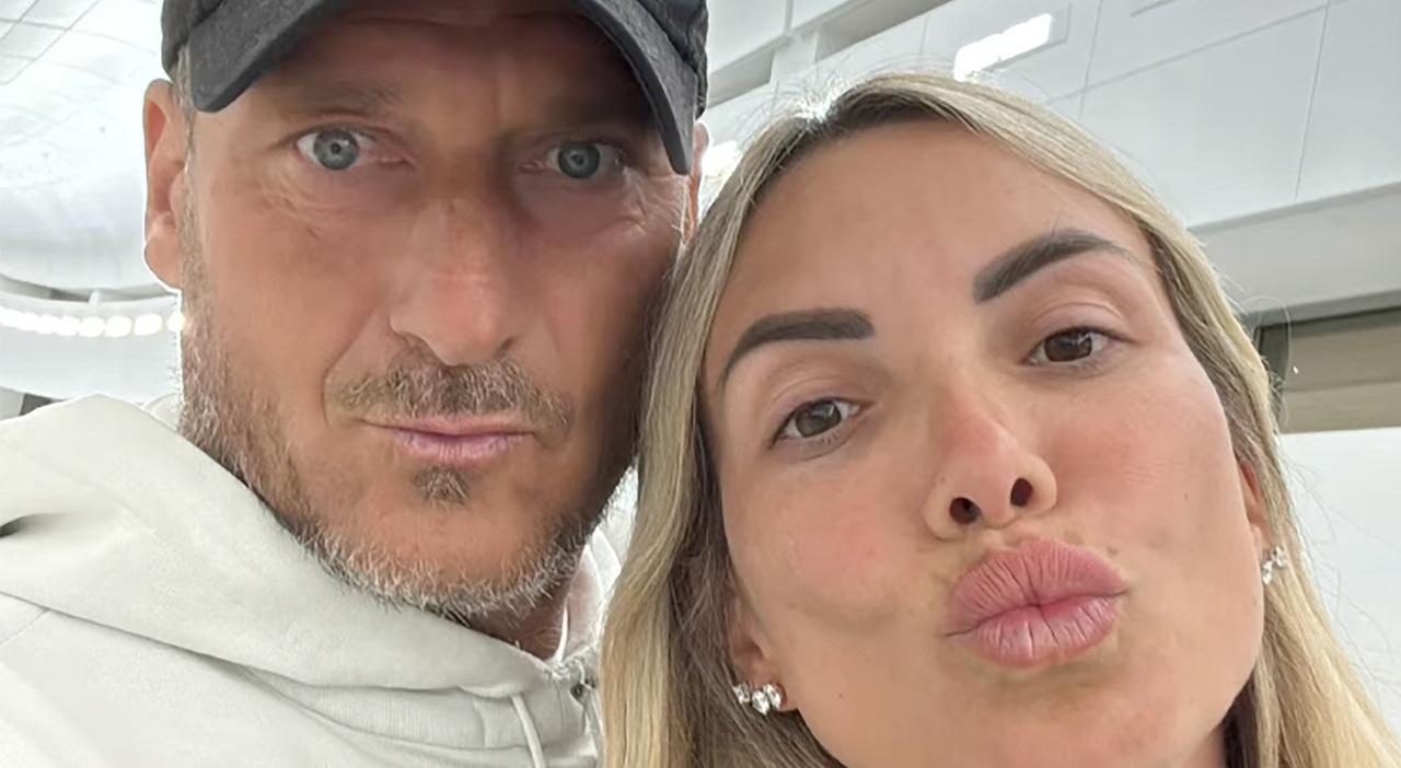 https://statics.cedscdn.it/photos/MED_HIGH/2026/09/22/9778467_22092531_francesco_totti_autobiografia_oltre_bacio_noemi_bocchi_ritorno_roma.jpg