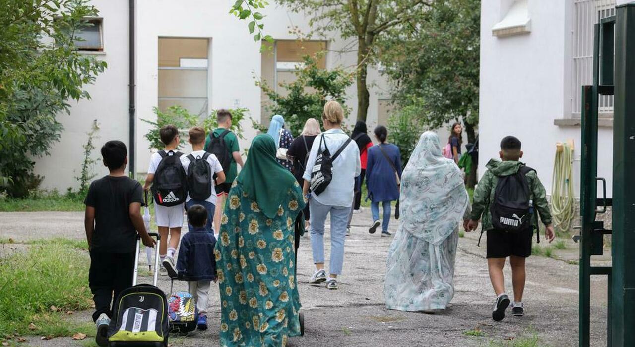 scuola pronti a spostare gli alunni stranieri in maniera equilibrata un asilo su dieci supera la soglia limite del 30 per cento da Ilgazzettino.it scuola pronti a spostare gli alunni stranieri in maniera equilibrata un asilo su dieci supera la soglia limite del 30 per cento