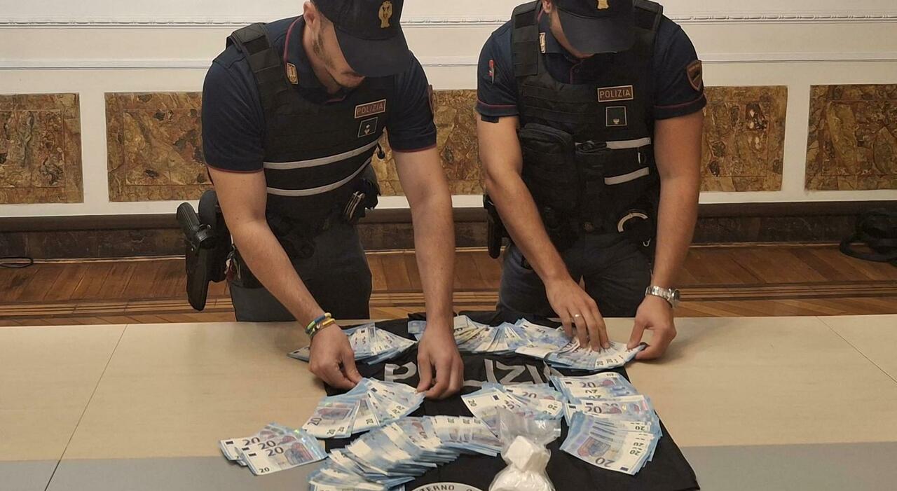 agente della polfer fermato sulla a13 nel portaoggetti la cocaina e nel trolley 40mila euro falsi da Ilgazzettino.it agente della polfer fermato sulla a13 nel portaoggetti la cocaina e nel trolley 40mila euro falsi