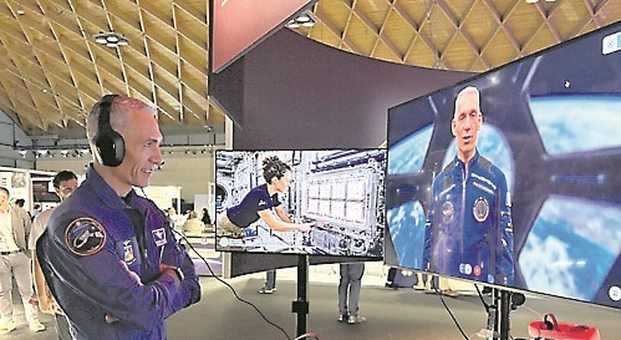 l astronauta villadei faccia a faccia col suo avatar lhanno realizzato i ragazzi dellunivpm da Corriereadriatico.it l astronauta villadei faccia a faccia col suo avatar lhanno realizzato i ragazzi dellunivpm