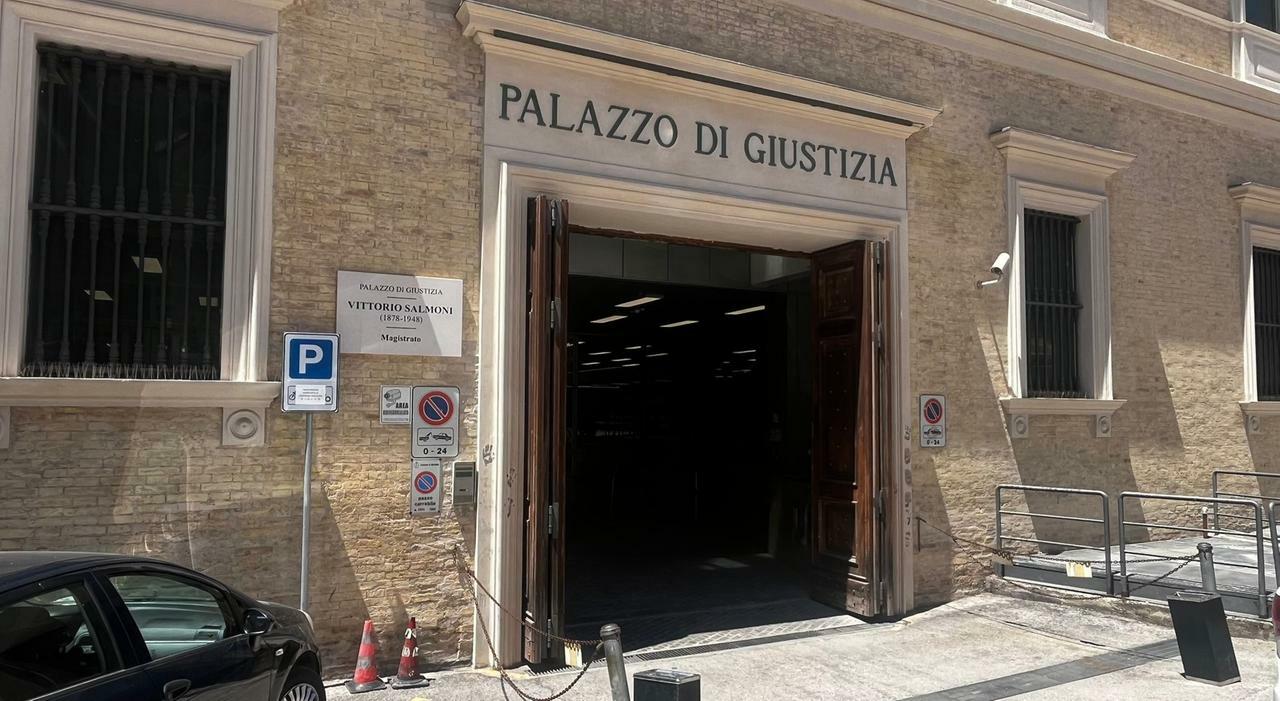 ancona gemelle filmate nude nel bagno di casa la microcamera nascosta dal patrigno a scoprire l orrore la madre da Corriereadriatico.it ancona gemelle filmate nude nel bagno di casa la microcamera nascosta dal patrigno a scoprire l orrore la madre