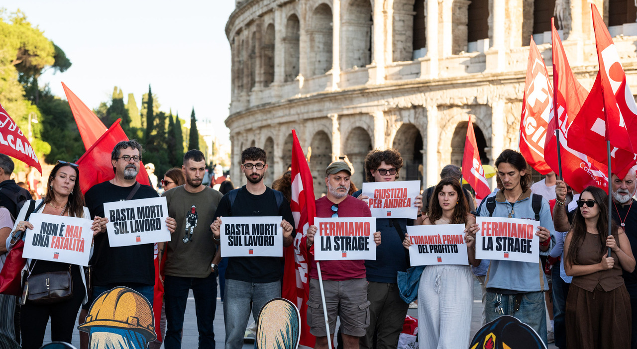 https://statics.cedscdn.it/photos/MED_HIGH/2026/09/23/9781484_23214441_fiaccolata_colosseo_andrea_moretti_morto_operaio_oggi.jpg