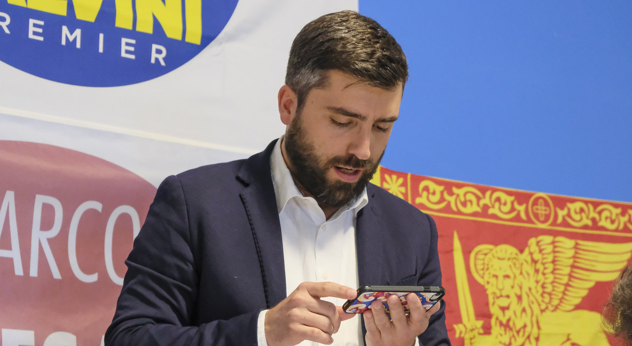 padova bufera sul sindaco marco schiesaro che nega la cittadinanza la donna 232 in italia da 15 anni ed 232 sposata con un italiano il caso torna in prefettura da Ilgazzettino.it padova bufera sul sindaco marco schiesaro che nega la cittadinanza la donna 232 in italia da 15 anni ed 232 sposata con un italiano il caso torna in prefettura