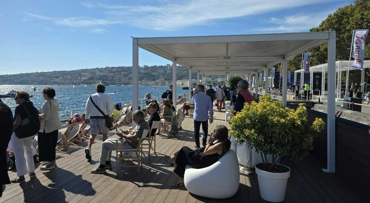 america s cup a napoli entusiasmo per i nuovi pontoni centinaia di curiosi e appassionati da Ilmattino.it america s cup a napoli entusiasmo per i nuovi pontoni centinaia di curiosi e appassionati