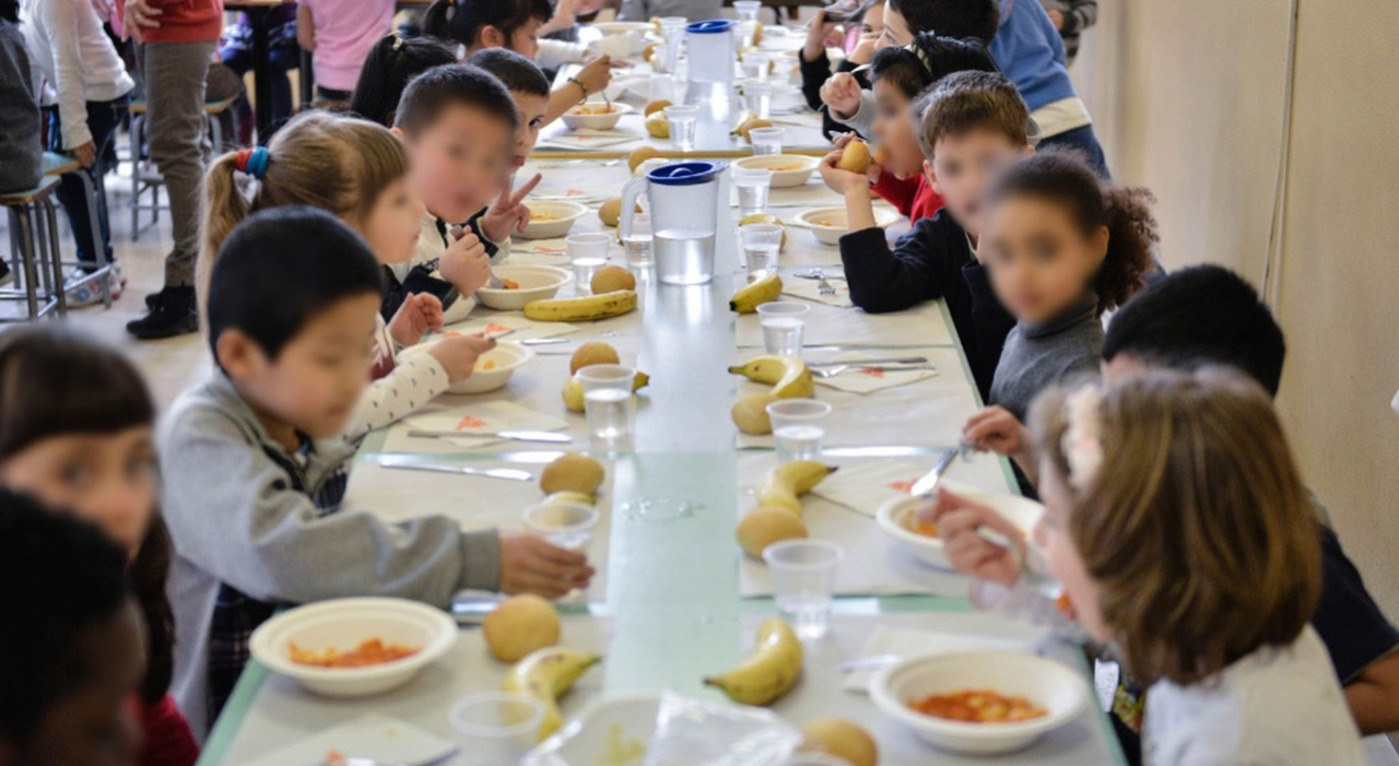 https://statics.cedscdn.it/photos/MED_HIGH/2026/09/24/9783319_24160127_pasta_bianco_chi_non_paga_mensa_scuola_mortara.jpg