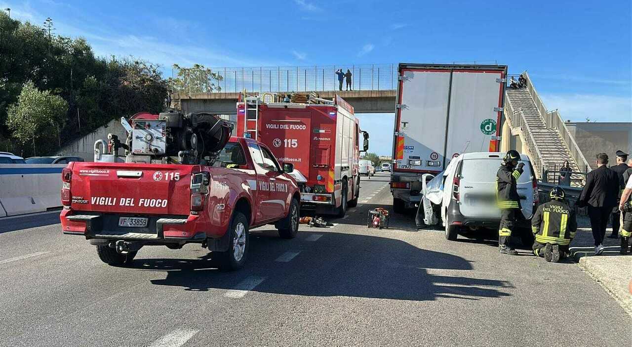 morto 46enne sulla statale col furgone contro il camion fermo sulla piazzola da Quotidianodipuglia.it morto 46enne sulla statale col furgone contro il camion fermo sulla piazzola
