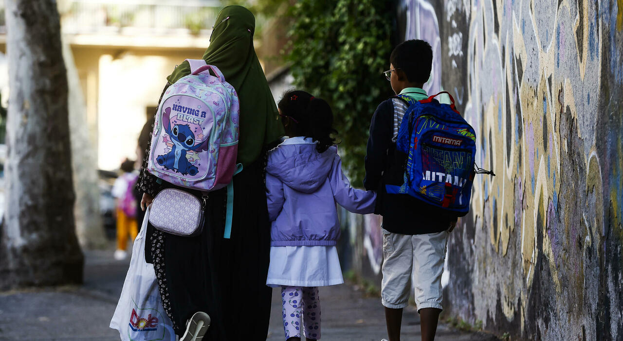 decreto scuola minore via dalla famiglia se i genitori non studiano italiano dal tetto agli studenti al multe per il burqa fino al latino alle medie cosa prevede da Ilmessaggero.it decreto scuola minore via dalla famiglia se i genitori non studiano italiano dal tetto agli studenti al multe per il burqa fino al latino alle medie cosa prevede