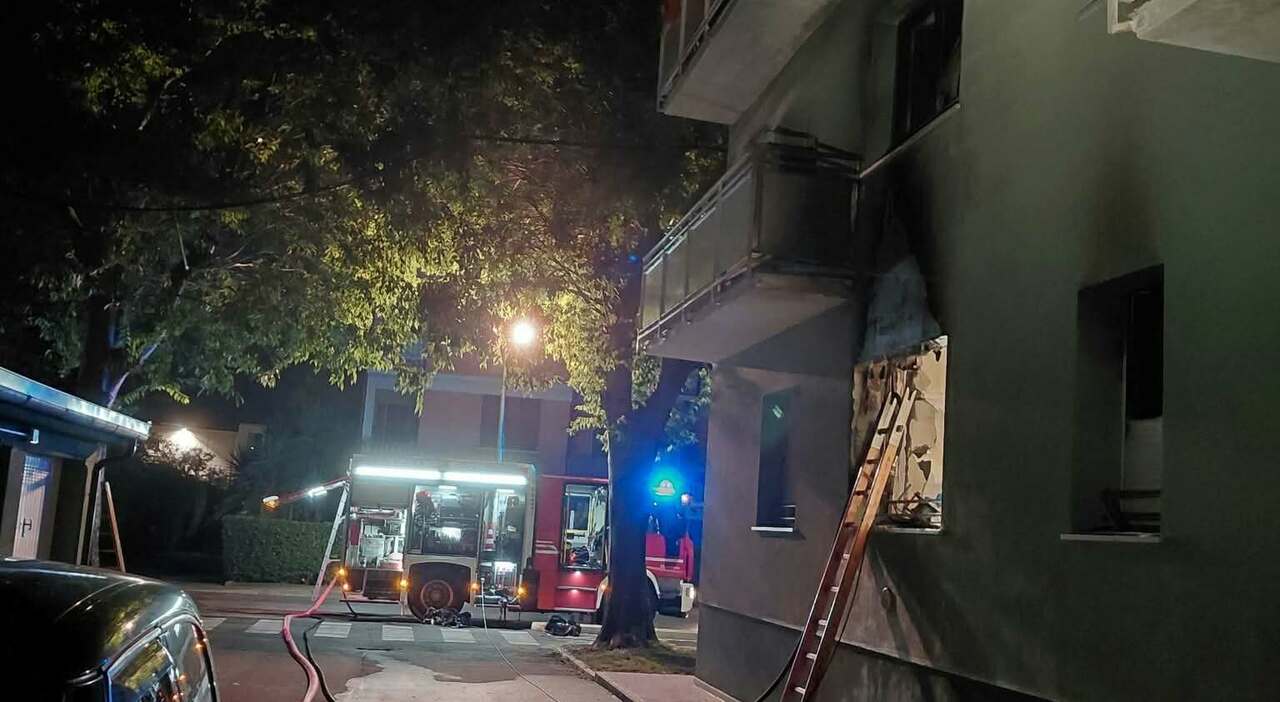 lucca incendio nella notte in un palazzo due morti e 13 feriti tra loro anche tre bambini il sindaco bilancio drammatico da Ilmessaggero.it lucca incendio nella notte in un palazzo due morti e 13 feriti tra loro anche tre bambini il sindaco bilancio drammatico
