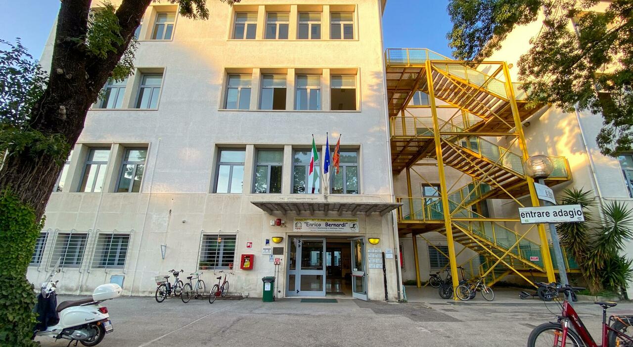 il bernardi inaugura un nuovo corso maturit224 in 4 anni anzich233 5 la preside formazione identica da Ilgazzettino.it il bernardi inaugura un nuovo corso maturit224 in 4 anni anzich233 5 la preside formazione identica