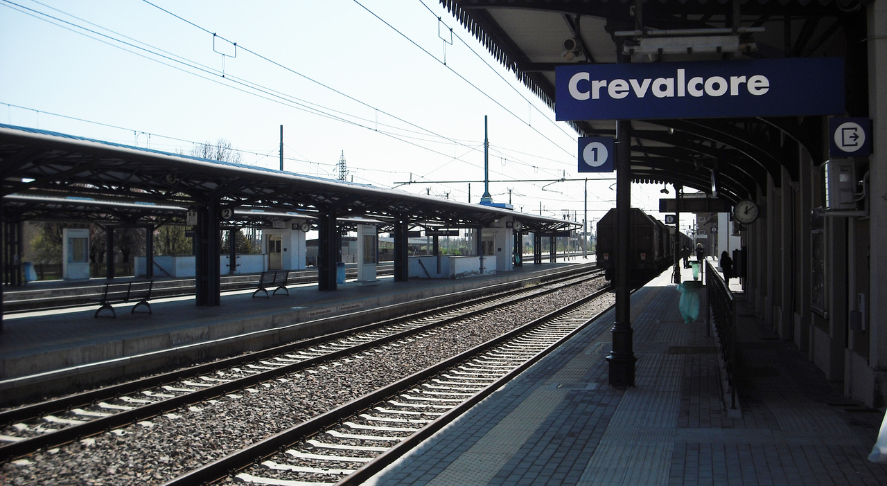 https://statics.cedscdn.it/photos/MED_HIGH/2026/09/26/9787121_26145747_investito_stazione_crevalcore_linea_bologna_verona_traffico_treni_orari_modifiche.jpg