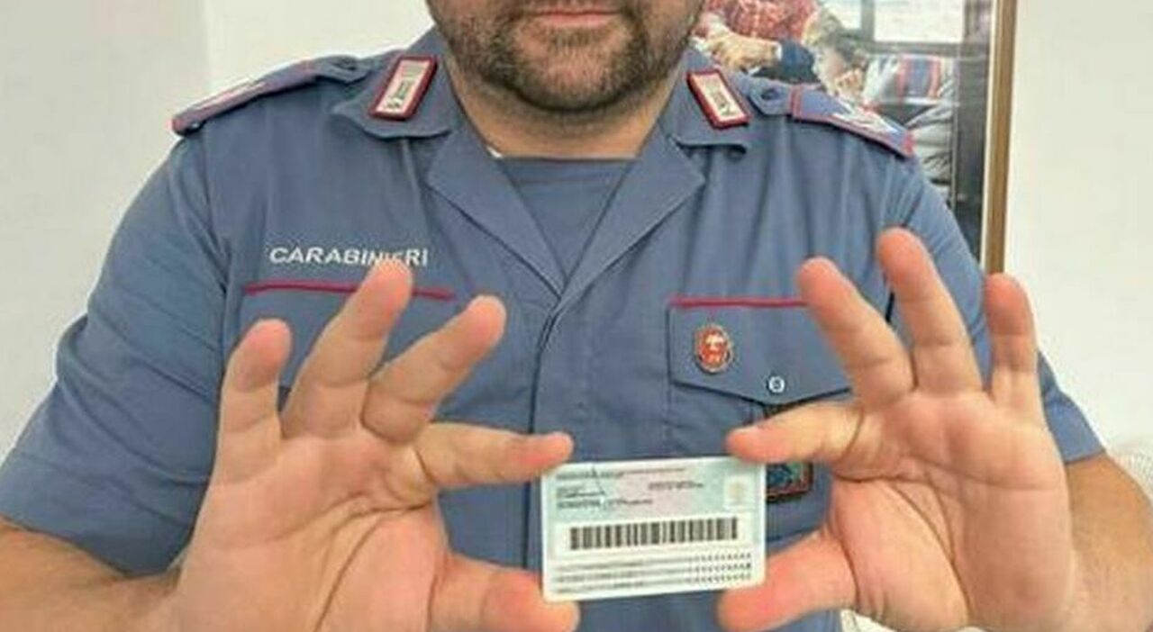 https://statics.cedscdn.it/photos/MED_HIGH/2026/09/26/9787422_26192311_va_caserma_multa_carta_identita_senza_chip_denunciato_macerata.jpg