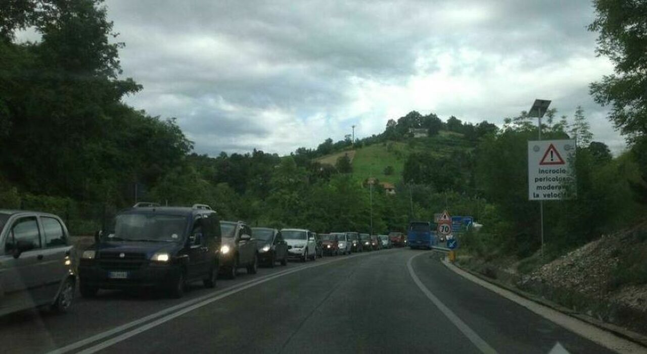 tragedia sulla salaria moto si schianta contro un tir e il centauro vola sull asfalto muore andrea storani 59 anni di civitanova da Corriereadriatico.it tragedia sulla salaria moto si schianta contro un tir e il centauro vola sull asfalto muore andrea storani 59 anni di civitanova