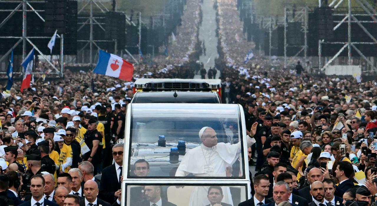 papa leone conquista parigi oltre 800mila in piazza appello ai fedeli non nascondete la fede da Ilmessaggero.it papa leone conquista parigi oltre 800mila in piazza appello ai fedeli non nascondete la fede