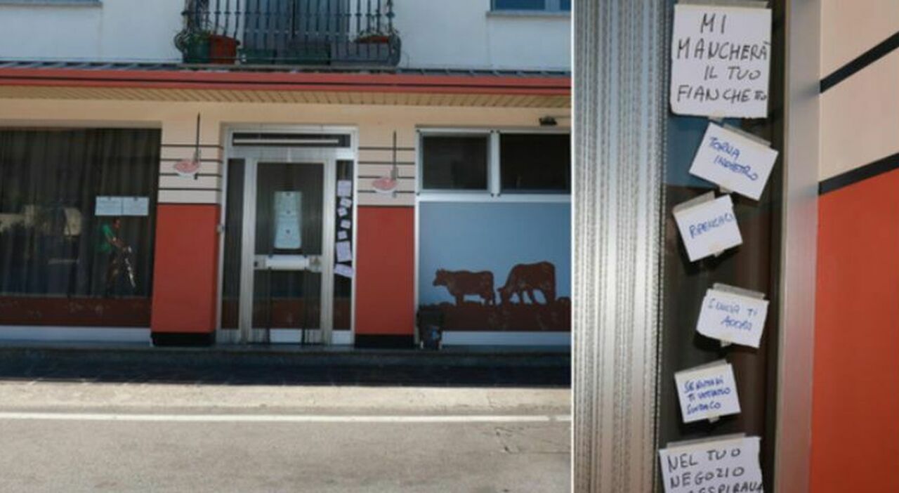 Il macellaio chiude e i clienti ricoprono le...