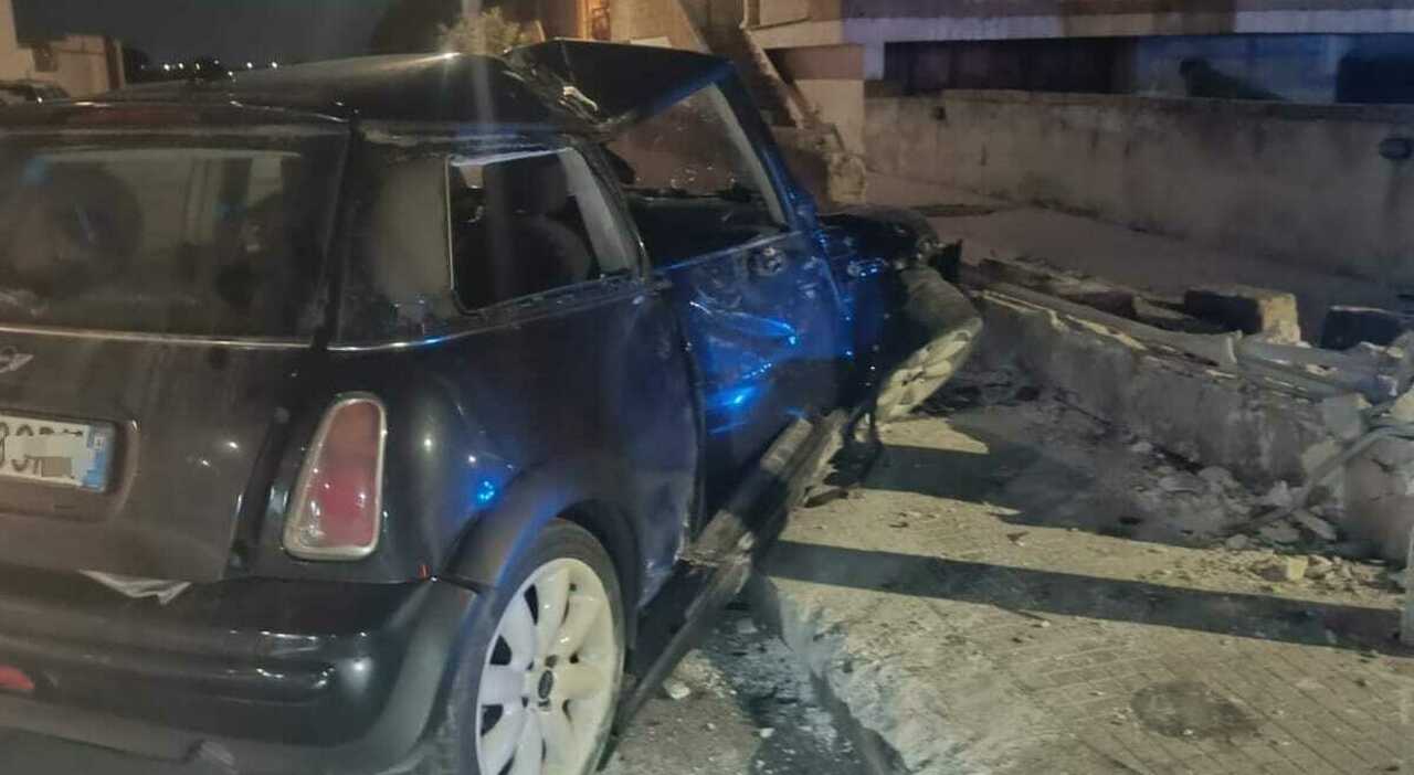 incidente nella notte con la mini contro un muro cinque giovanissimi feriti una 14enne in ospedale da Quotidianodipuglia.it incidente nella notte con la mini contro un muro cinque giovanissimi feriti una 14enne in ospedale