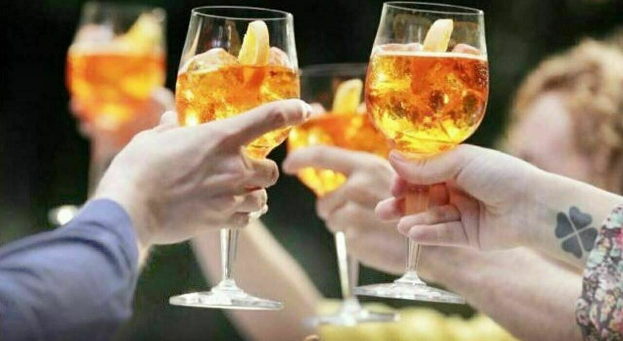 https://statics.cedscdn.it/photos/MED_HIGH/2026/09/28/9790859_28144037_spritz_aperol_campari_venezia_tarocco_falsi_come.jpg