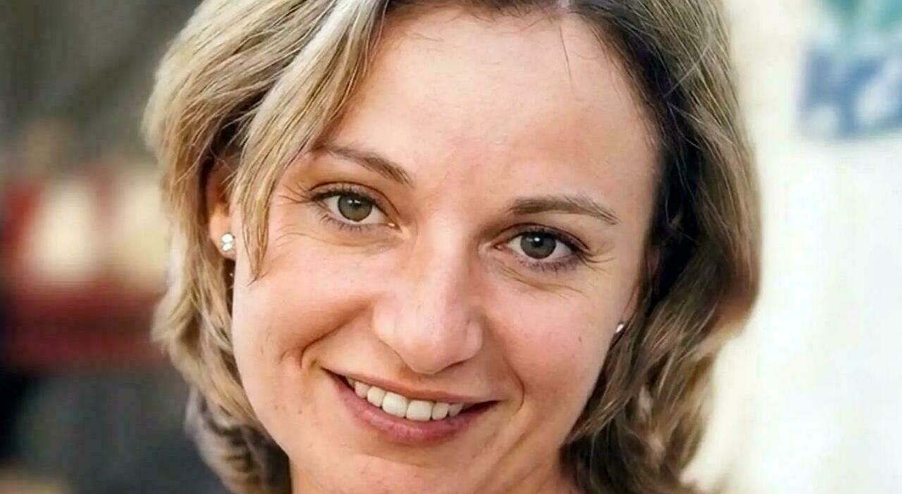 https://statics.cedscdn.it/photos/MED_HIGH/2026/09/28/9791090_28181030_mamma_morta_braccia_figlio.jpg