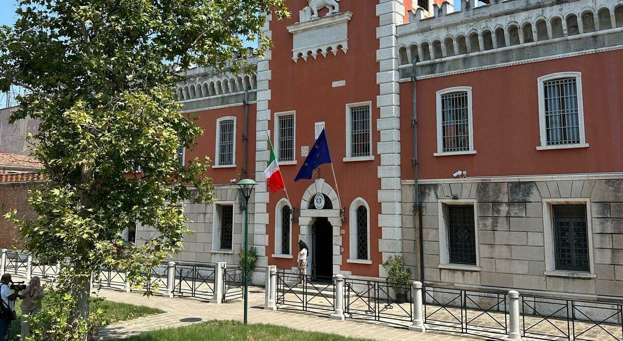 in carcere per omicidio fa il centralinista per il cup e usa i dati ulss per aiutare il fratello a rintracciare chi gli doveva i sodi della droga nuove accuse per i marconi da Ilgazzettino.it in carcere per omicidio fa il centralinista per il cup e usa i dati ulss per aiutare il fratello a rintracciare chi gli doveva i sodi della droga nuove accuse per i marconi