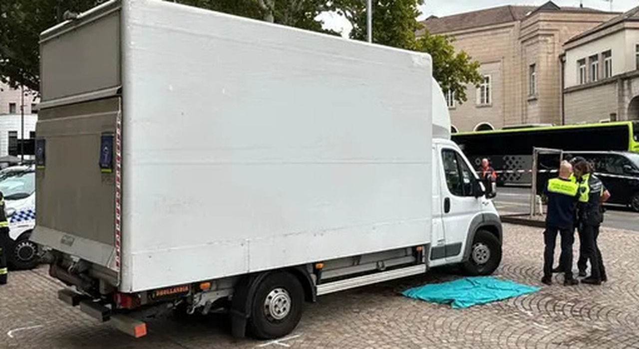 https://statics.cedscdn.it/photos/MED_HIGH/2026/09/29/9792854_29134233_bimba_morta_investita_furgone_bolzano.jpg